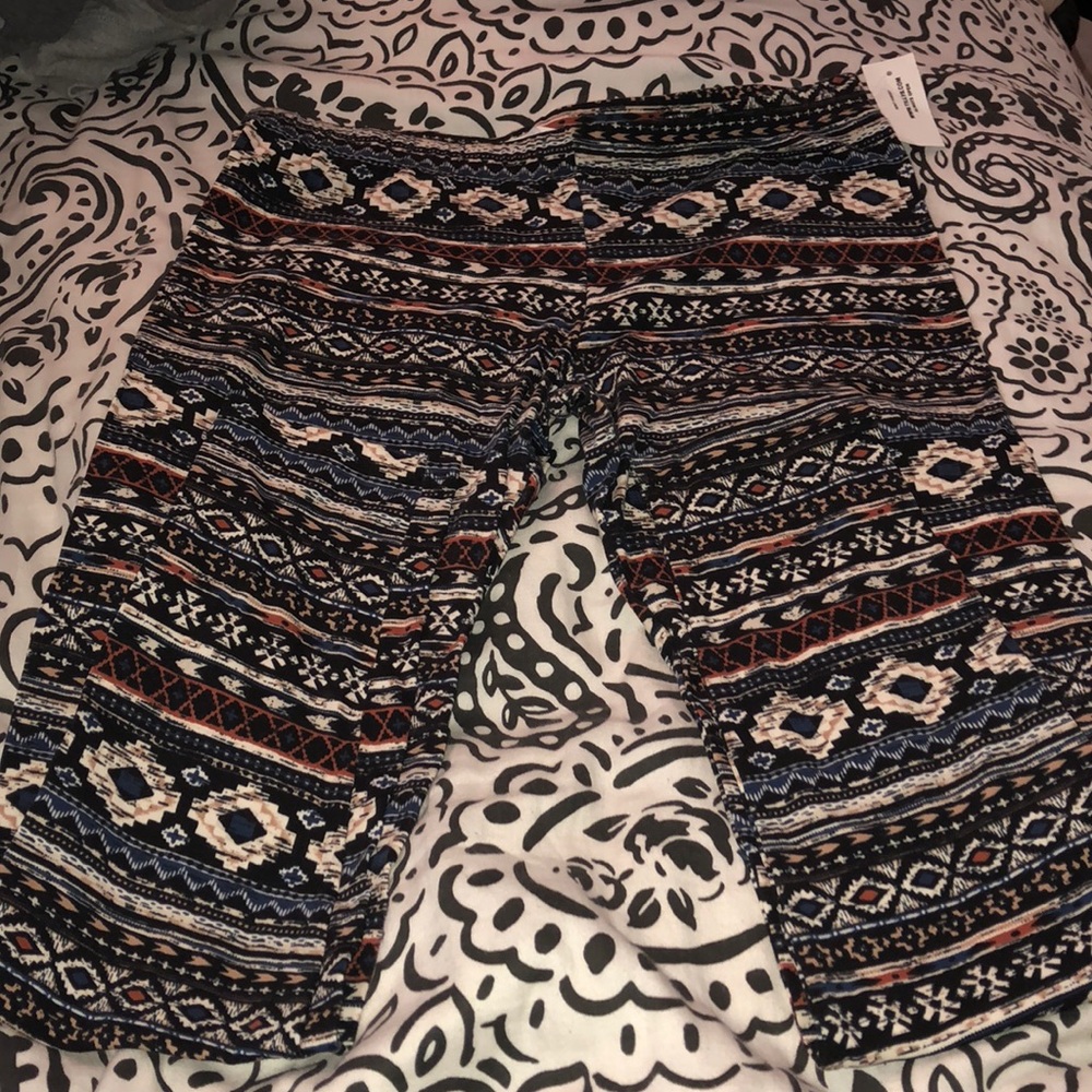 Patterned full length leggings